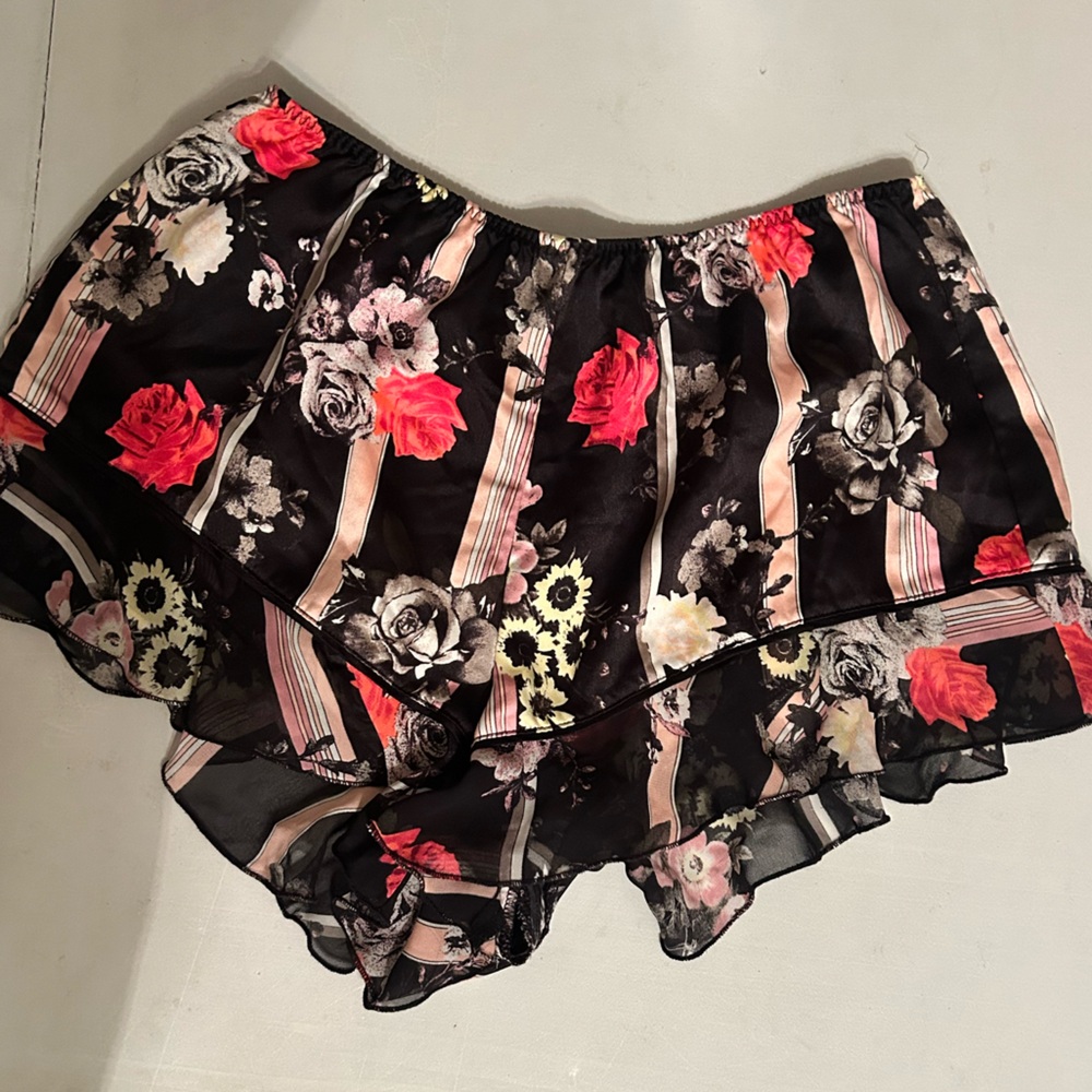 NEW Victoria’s Secret XS Lacy Floral Ruffle Pajama Lingerie Shorts